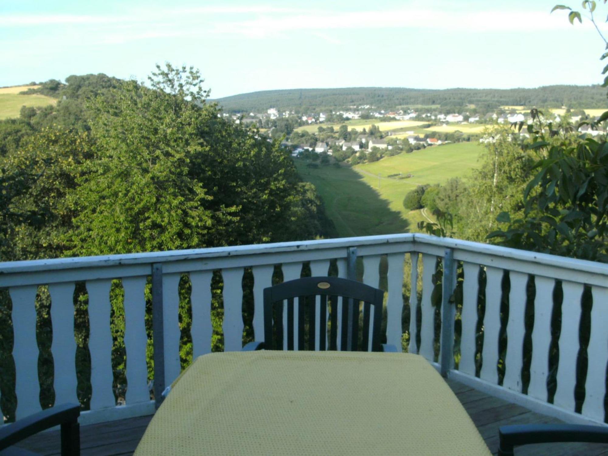 Spacious Apartment In Morbach With Garden 塔尔方 外观 照片